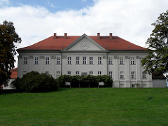 Schloss Hohenzieritz (1750/1790)