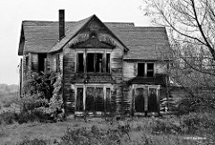 Abandoned house Knoxville black and white