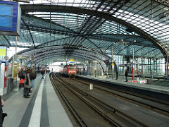 Andenes de S-Bahn en Berlin Hauptbahnhof