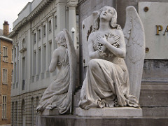 Pairs of angels, sculptures; Martyrs