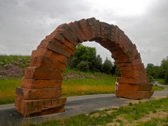 Andy Goldsworthy Arch