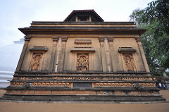 Kelaniya Temple (Kelaniya Raja Maha Vihara)