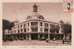 SAIGON - Les GRANDS MAGASINS CHARNER - Thương xá TAX được xây dựng trong hai năm rưỡi (từ 1922 đến 1924), và khánh thánh vào tháng 11 năm 1924