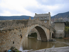 Mende: le pont Notre-Dame sur le Lot (XIIème siècle)