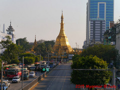 Sule  Pagoda 蘇雷塔, 就坐落在仰光市區