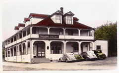 Postcard: Nelson Hotel, Union Bay, BC, c.1943
