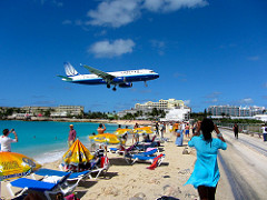 Landing United Airlines Plane Over Maho Beach