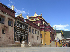 Prayer hall, temple, courtyard - Gandan Sumtseling Monastery
