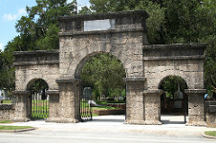 "Mourning arch," Cedar Grove Cemetery