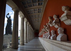 Blick von der Ruhmeshalle zur Bavaria