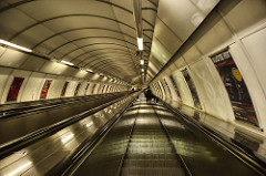 Náměstí Míru, Metro Rolltreppe
