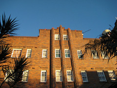 Building in the sun (Ballina, Darlinghurst)
