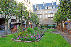 France-001268 - Small Square
