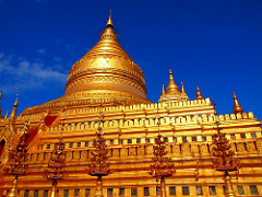 Shwezigon pagoda in Nyaung U (Myanmar 2013)