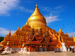 Shwezigon pagoda in Nyaung U (Myanmar 2013)
