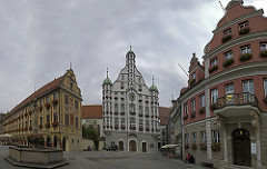 Memmingen - Blick vom Marktplatz auf  - Steuerhaus - Rathaus und die Großzunft -