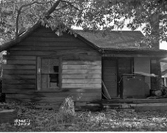 Dilapidated house in Magnolia, 1953