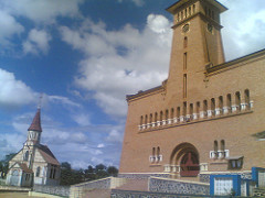 Les deux cathédrales de Boma
